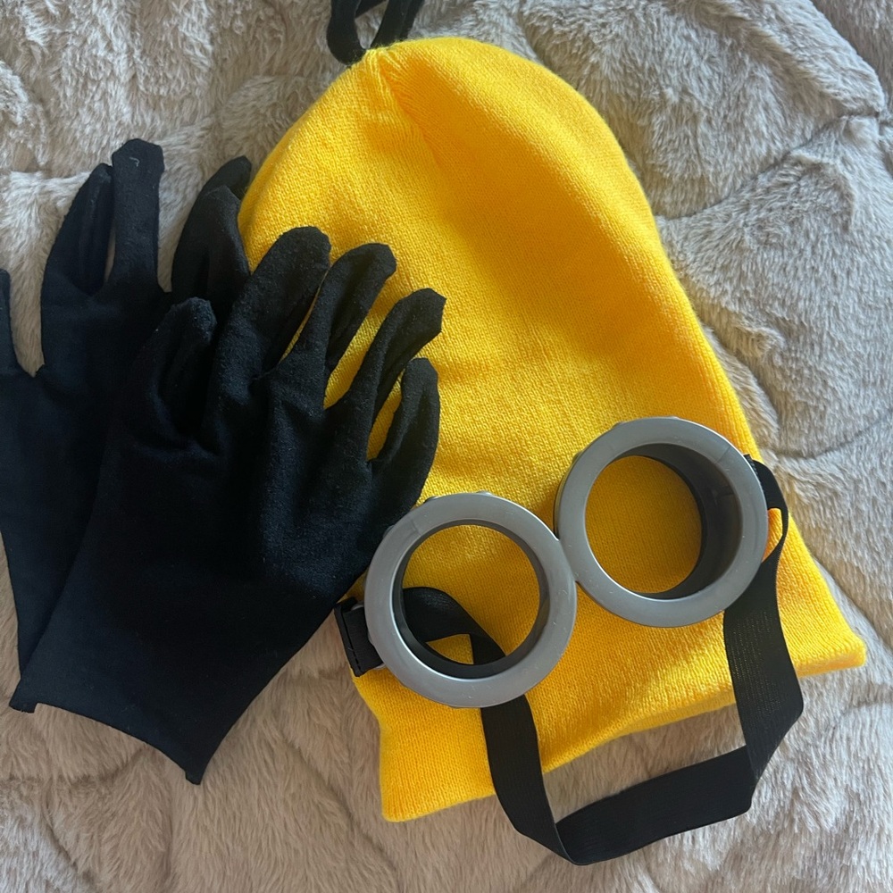 Yellow Beanie with Goggles and Black Gloves